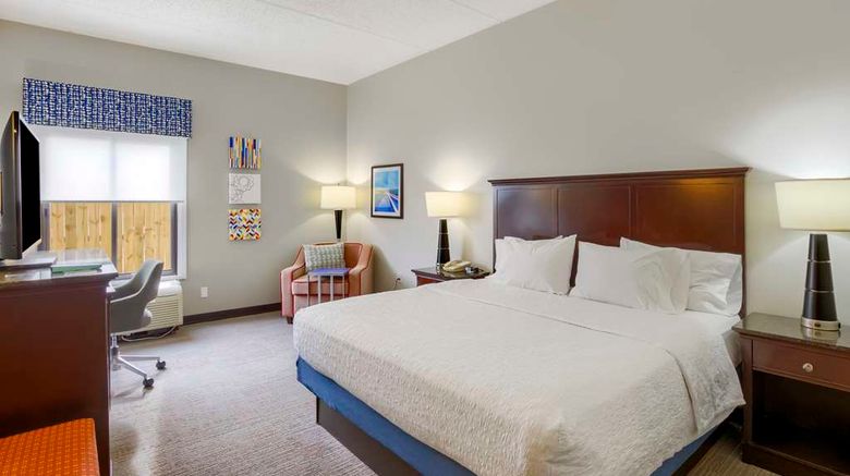 <b>Hampton Inn I-10/Bellingrath Gardens Room</b>. Images powered by <a href="https://iceportal.shijigroup.com/" title="IcePortal" target="_blank">IcePortal</a>.
