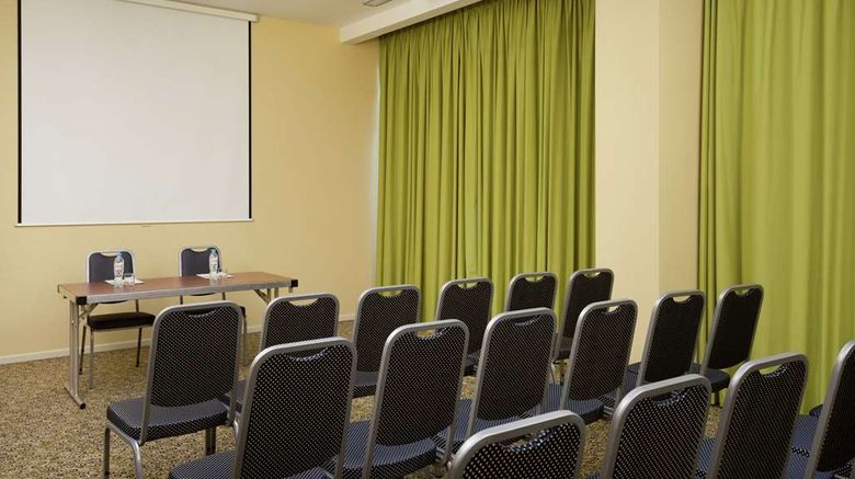 <b>Hilton Garden Inn Moscow New Riga Meeting</b>. Images powered by <a href="https://iceportal.shijigroup.com/" title="IcePortal" target="_blank">IcePortal</a>.