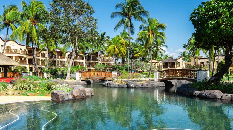 <b>Hilton Mauritius Resort & Spa Pool</b>. Images powered by <a href="https://iceportal.shijigroup.com/" title="IcePortal" target="_blank">IcePortal</a>.