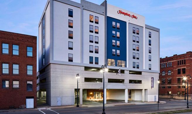 Hampton Inn Massillon Exterior