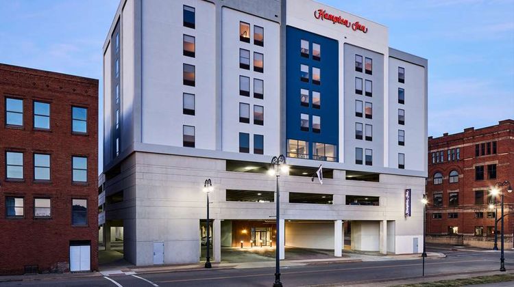 Hampton Inn Massillon Exterior
