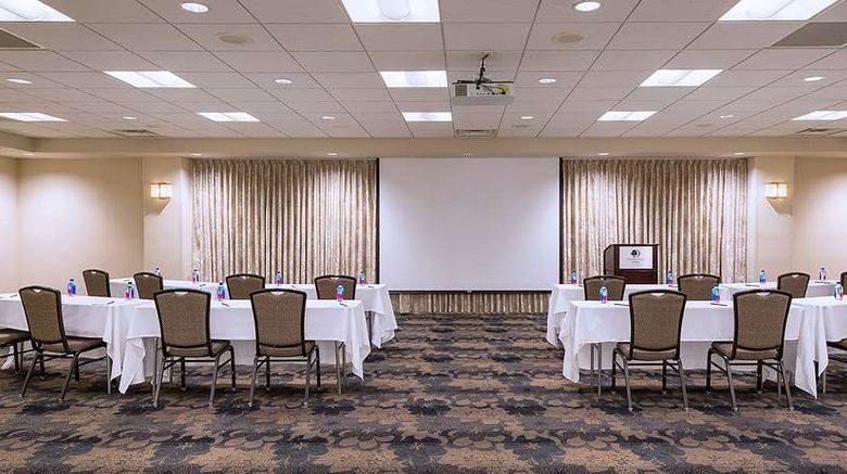 <b>Doubletree by Hilton Madison Downtown Meeting</b>. Images powered by <a href="https://iceportal.shijigroup.com/" title="IcePortal" target="_blank">IcePortal</a>.
