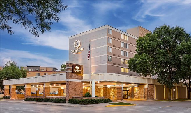 Doubletree by Hilton Madison Downtown Exterior