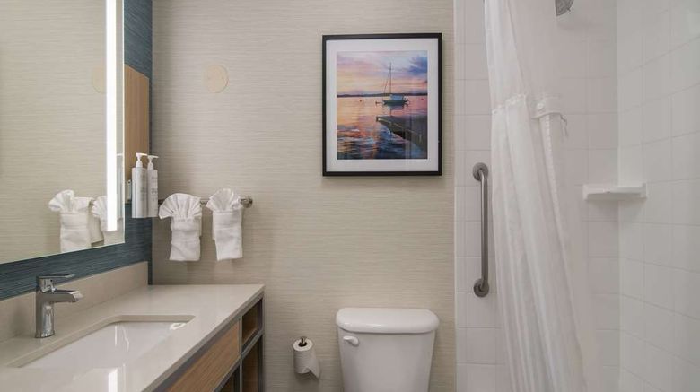 <b>Hilton Garden Inn Madison West/Middleton Room</b>. Images powered by <a href="https://iceportal.shijigroup.com/" title="IcePortal" target="_blank">IcePortal</a>.