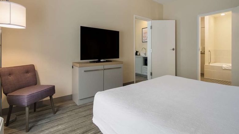 <b>Hilton Garden Inn Madison West/Middleton Room</b>. Images powered by <a href="https://iceportal.shijigroup.com/" title="IcePortal" target="_blank">IcePortal</a>.