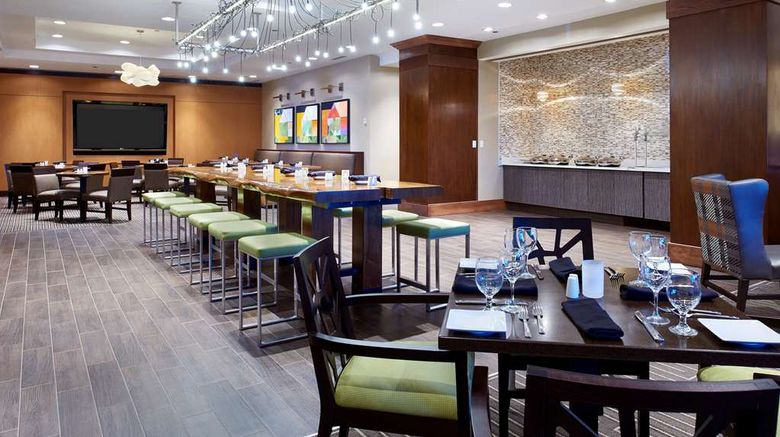<b>Hilton Minneapolis/St Paul Airport Mall Restaurant</b>. Images powered by <a href="https://iceportal.shijigroup.com/" title="IcePortal" target="_blank">IcePortal</a>.