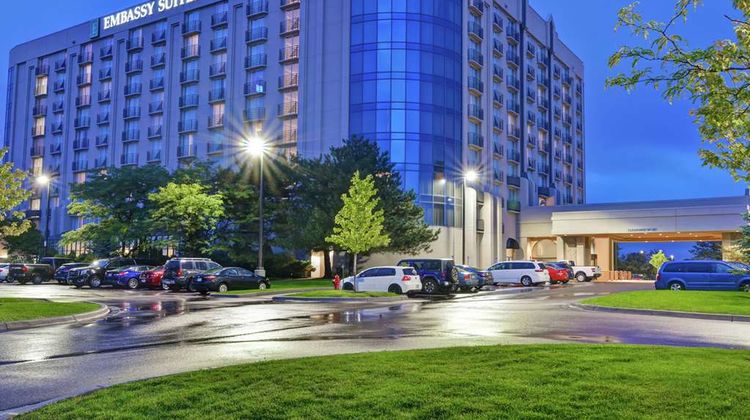 Embassy Suites Minneapolis Airport Exterior