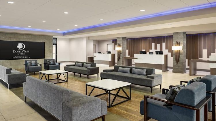 DoubleTree by Hilton Bloomington Mpls S Lobby