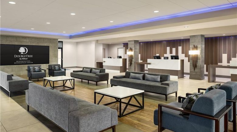 <b>DoubleTree by Hilton Bloomington Mpls S Lobby</b>. Images powered by <a href="https://iceportal.shijigroup.com/" title="IcePortal" target="_blank">IcePortal</a>.
