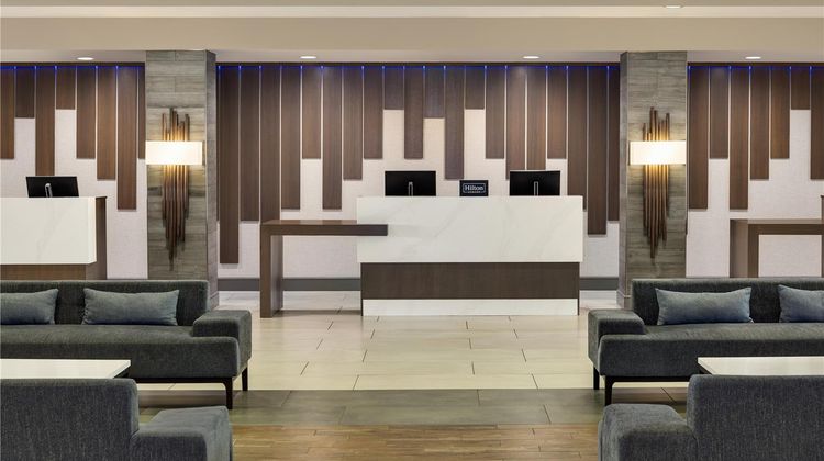 DoubleTree by Hilton Bloomington Mpls S Lobby
