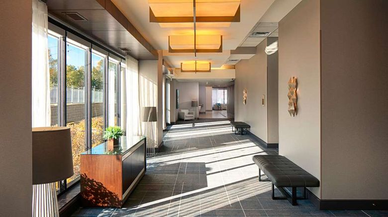 <b>Hilton Minneapolis - Bloomington Lobby</b>. Images powered by <a href="https://iceportal.shijigroup.com/" title="IcePortal" target="_blank">IcePortal</a>.