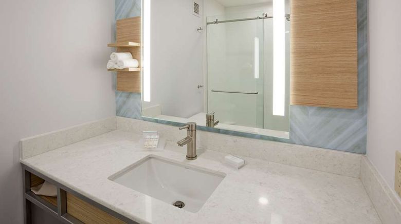 <b>Hilton Garden Inn Eagan Room</b>. Images powered by <a href="https://iceportal.shijigroup.com/" title="IcePortal" target="_blank">IcePortal</a>.