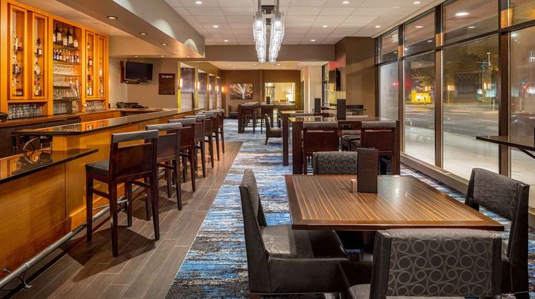 <b>Doubletree Suites by Hilton Minneapolis Restaurant</b>. Images powered by <a href="https://iceportal.shijigroup.com/" title="IcePortal" target="_blank">IcePortal</a>.