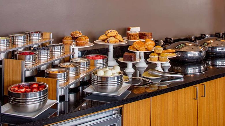 <b>Doubletree Suites by Hilton Minneapolis Restaurant</b>. Images powered by <a href="https://iceportal.shijigroup.com/" title="IcePortal" target="_blank">IcePortal</a>.