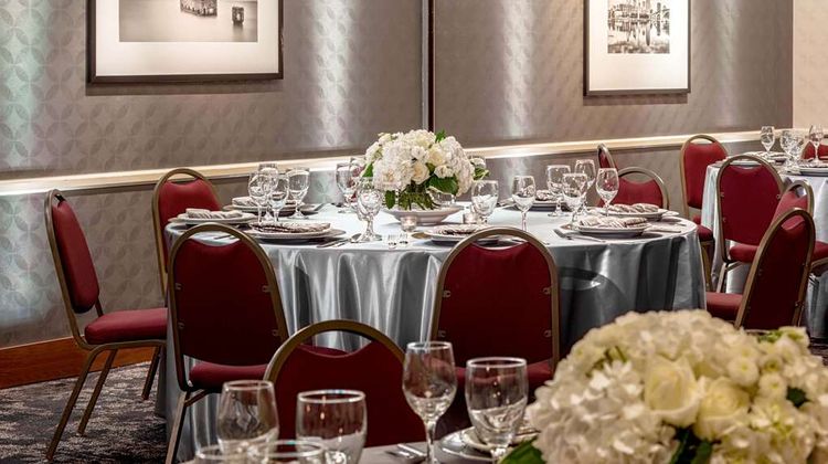 Doubletree Suites by Hilton Minneapolis Meeting