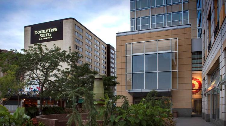 Doubletree Suites by Hilton Minneapolis Exterior