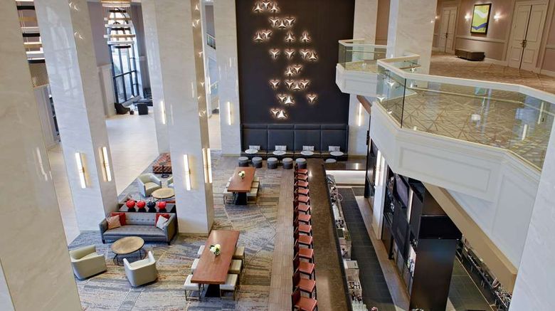 <b>Hilton Minneapolis Lobby</b>. Images powered by <a href="https://iceportal.shijigroup.com/" title="IcePortal" target="_blank">IcePortal</a>.
