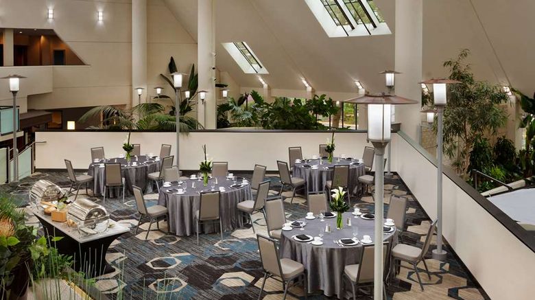 <b>Doubletree Hotel Minneapolis Park Place Lobby</b>. Images powered by <a href="https://iceportal.shijigroup.com/" title="IcePortal" target="_blank">IcePortal</a>.