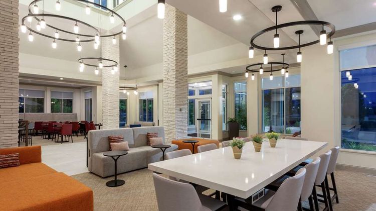 Hilton Garden Inn Shoreview Lobby