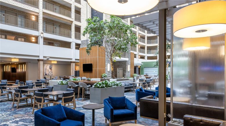 <b>Embassy Suites Bloomington Lobby</b>. Images powered by <a href="https://iceportal.shijigroup.com/" title="IcePortal" target="_blank">IcePortal</a>.