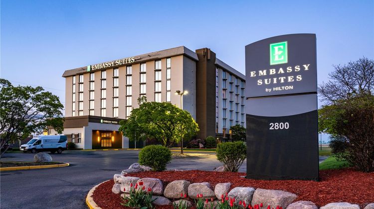 Embassy Suites Bloomington Exterior