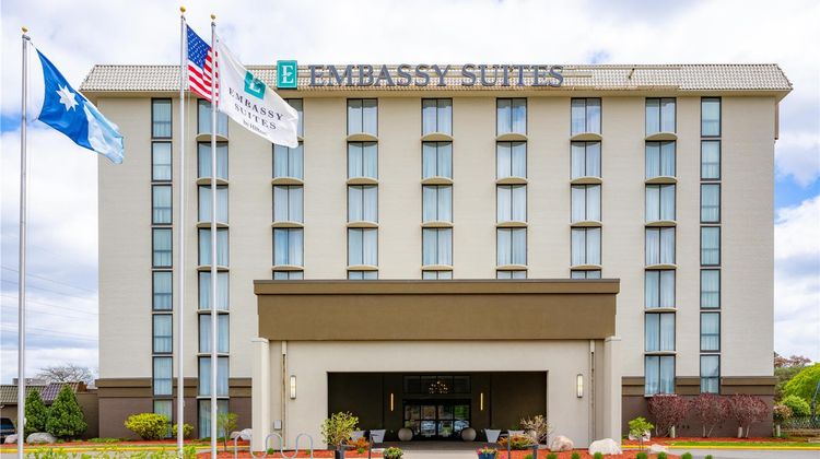 Embassy Suites Bloomington Exterior