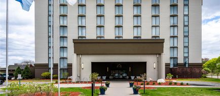 Embassy Suites Bloomington Exterior