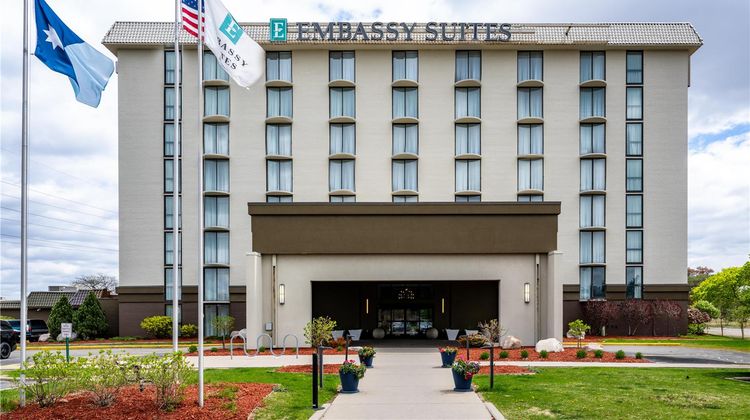 Embassy Suites Bloomington Exterior