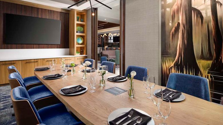 <b>Hilton New Orleans Airport Restaurant</b>. Images powered by <a href="https://iceportal.shijigroup.com/" title="IcePortal" target="_blank">IcePortal</a>.