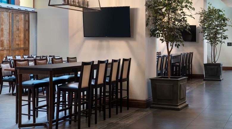 <b>Embassy Suites by Hilton New Orleans Lobby</b>. Images powered by <a href="https://iceportal.shijigroup.com/" title="IcePortal" target="_blank">IcePortal</a>.