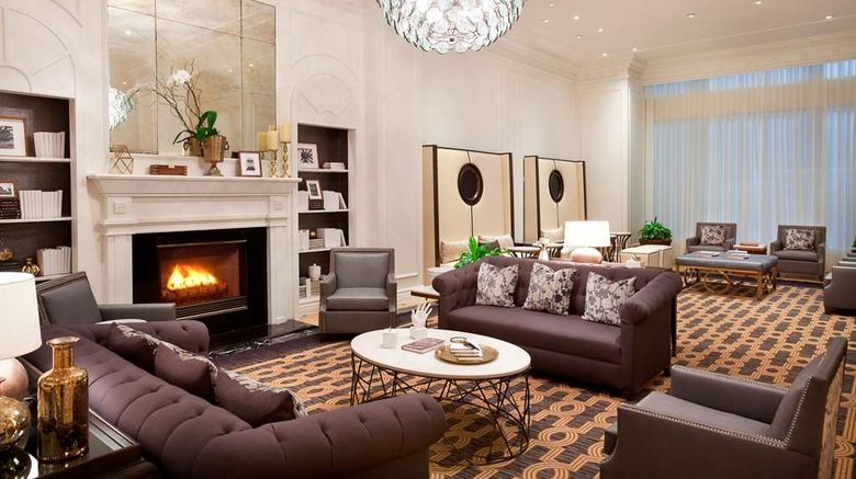 <b>Hilton New Orleans/St Charles Avenue Lobby</b>. Images powered by <a href="https://iceportal.shijigroup.com/" title="IcePortal" target="_blank">IcePortal</a>.