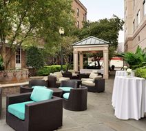 Hilton Garden Inn New Orleans Convention Exterior