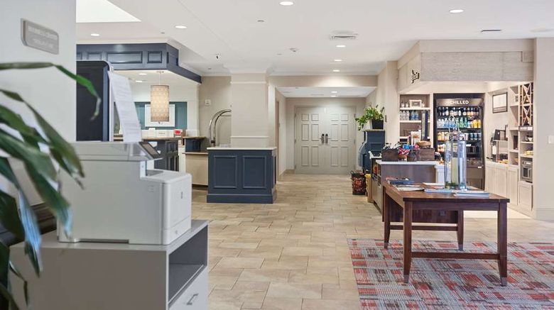 <b>Hilton Garden Inn French Quarter/CBD Lobby</b>. Images powered by <a href="https://iceportal.shijigroup.com/" title="IcePortal" target="_blank">IcePortal</a>.