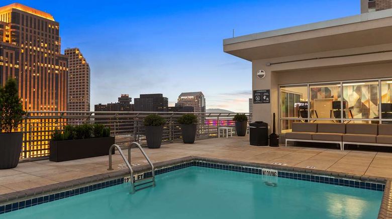 <b>Hilton Garden Inn French Quarter/CBD Pool</b>. Images powered by <a href="https://iceportal.shijigroup.com/" title="IcePortal" target="_blank">IcePortal</a>.