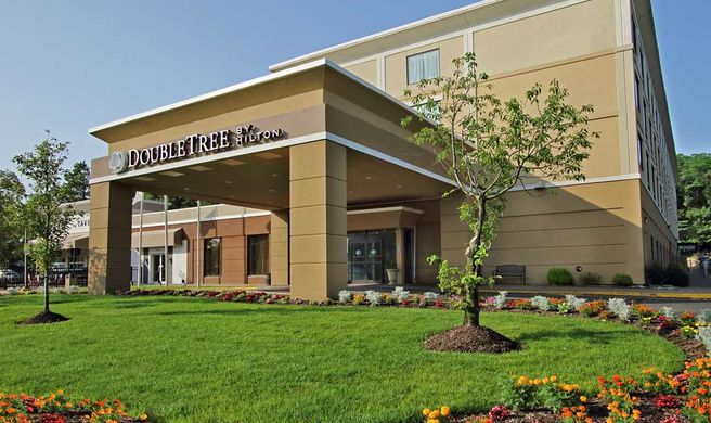 Doubletree Mahwah Exterior