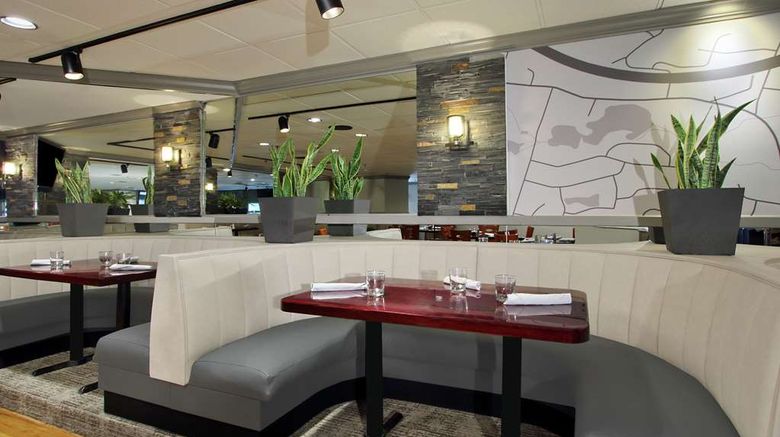 <b>Doubletree Mahwah Restaurant</b>. Images powered by <a href="https://iceportal.shijigroup.com/" title="IcePortal" target="_blank">IcePortal</a>.