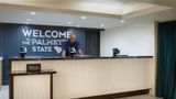 Hampton Inn & Suites Oceanfront Lobby