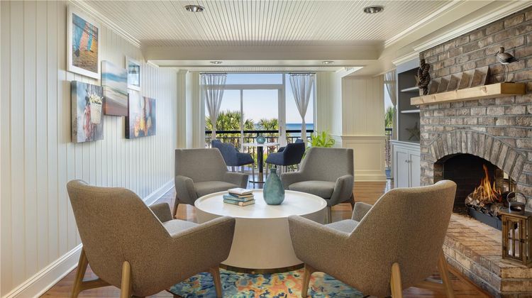 Hampton Inn & Suites Oceanfront Lobby