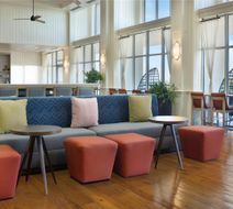 Hampton Inn & Suites Oceanfront Lobby