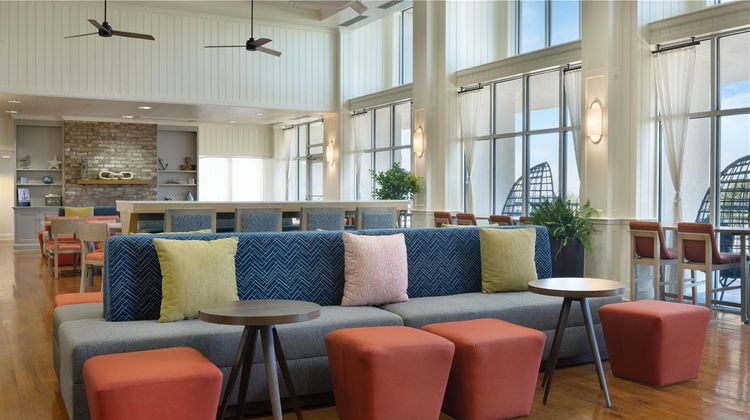 Hampton Inn & Suites Oceanfront Lobby