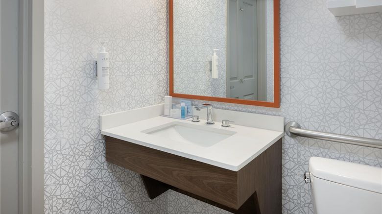 <b>Hampton Inn & Suites Oceanfront Room</b>. Images powered by <a href="https://iceportal.shijigroup.com/" title="IcePortal" target="_blank">IcePortal</a>.