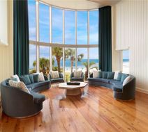 Hampton Inn & Suites Oceanfront Lobby