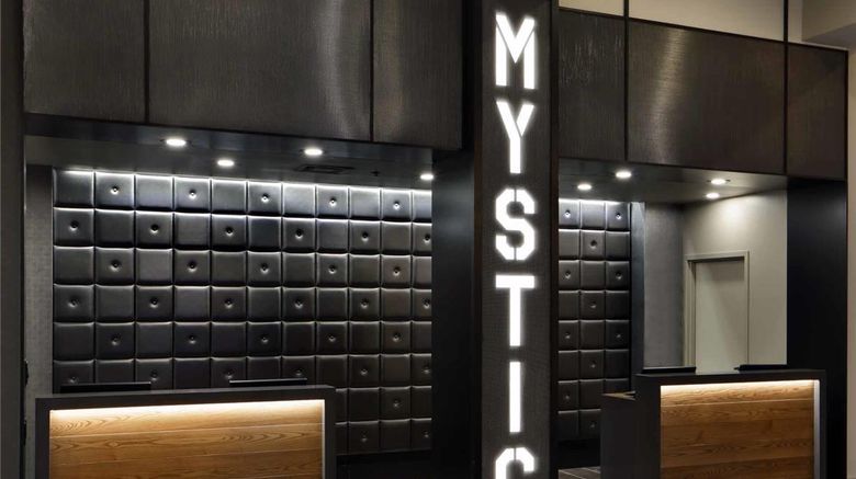 <b>Hilton Mystic Lobby</b>. Images powered by <a href="https://iceportal.shijigroup.com/" title="IcePortal" target="_blank">IcePortal</a>.