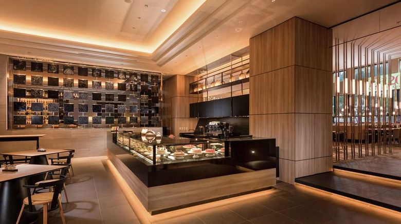 <b>Hilton Nagoya Restaurant</b>. Images powered by <a href="https://iceportal.shijigroup.com/" title="IcePortal" target="_blank">IcePortal</a>.