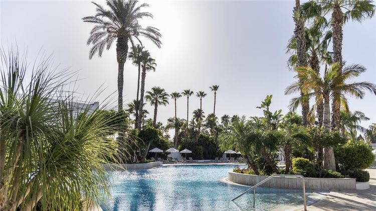 Hilton Nicosia Pool