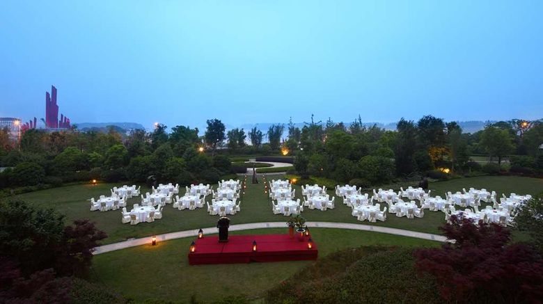 <b>Hilton Nanjing Riverside Restaurant</b>. Images powered by <a href="https://iceportal.shijigroup.com/" title="IcePortal" target="_blank">IcePortal</a>.
