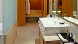 <b>Hilton Nanjing Riverside Room</b>. Images powered by <a href="https://iceportal.shijigroup.com/" title="IcePortal" target="_blank">IcePortal</a>.