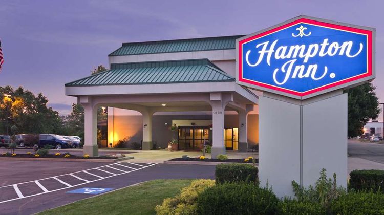 Hampton Inn New Philadelphia Exterior