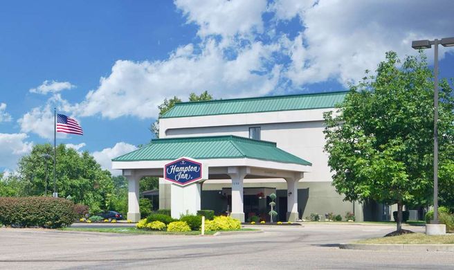 Hampton Inn New Philadelphia Exterior