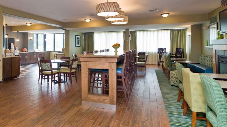 <b>Hampton Inn New Philadelphia Lobby</b>. Images powered by <a href="https://iceportal.shijigroup.com/" title="IcePortal" target="_blank">IcePortal</a>.